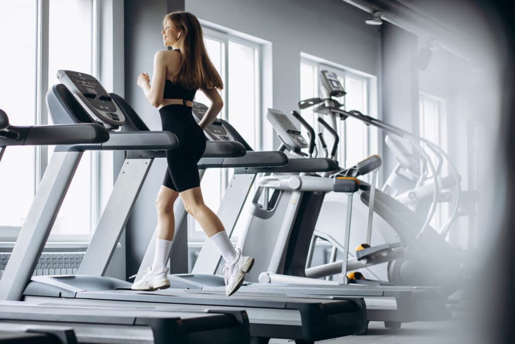 การวิ่งและการออกกำลังกายเพื่อสุขภาพ ควรออกกำลังกายวันละอย่างน้อย 30 นาที